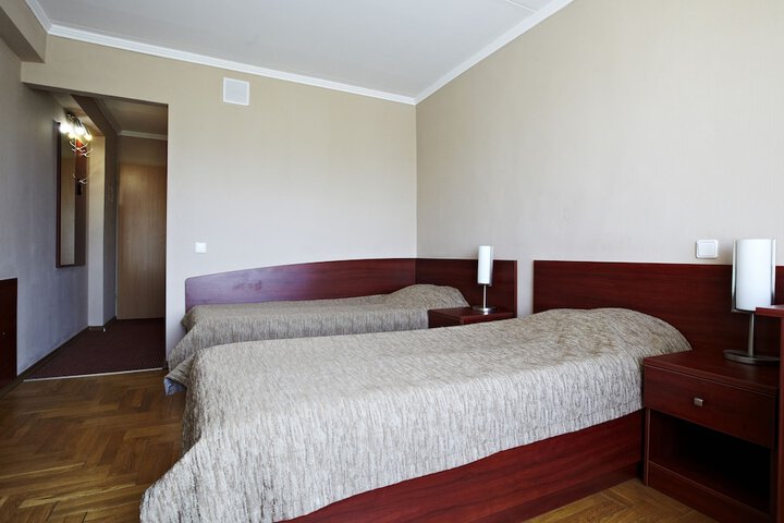 Room 37 of 122