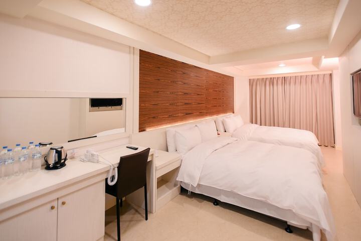 Room 8 of 67