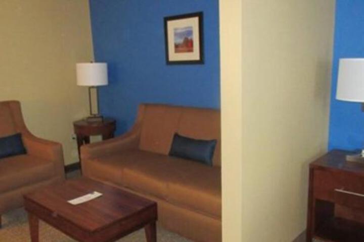 1 King Bed (2 of 12)