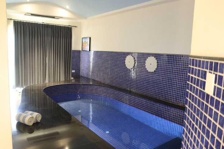 Room 42 of 142