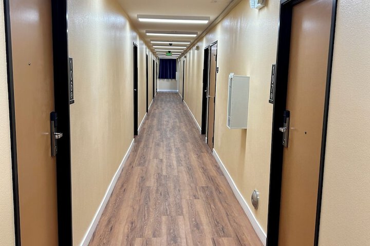 Ballroom/Hall 15 of 17