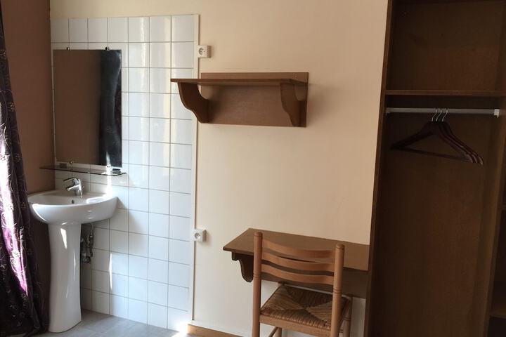 Room 4 of 64