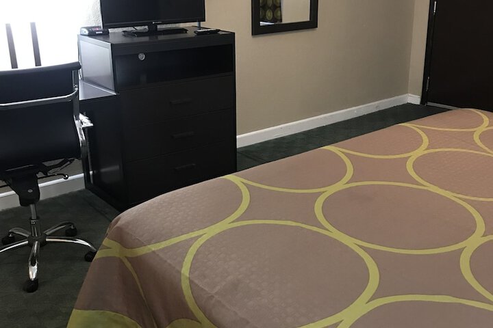 Room 12 of 28