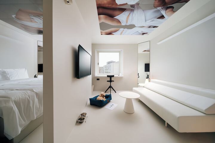 Room 11 of 42