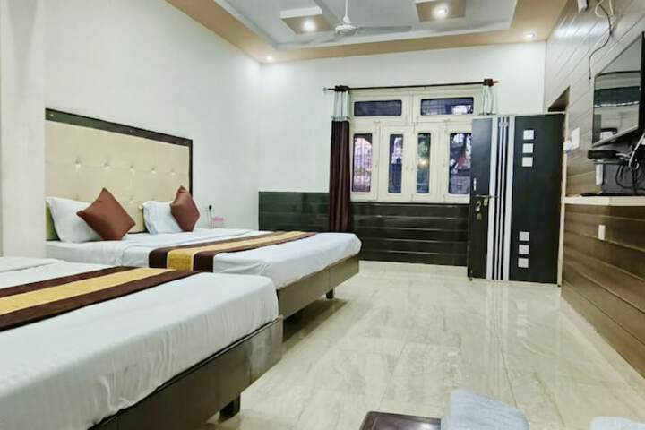 Room 3 of 8