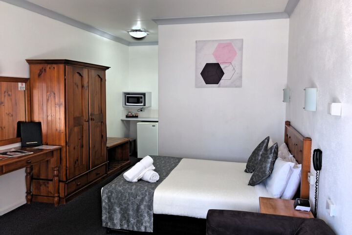 Room 8 of 32