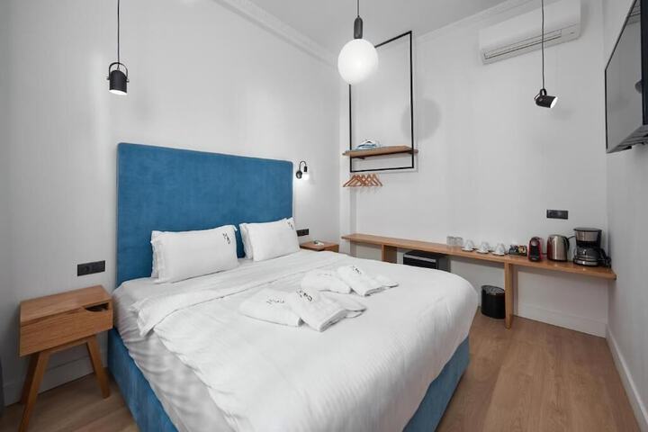 The Maroon Bottle Hotel