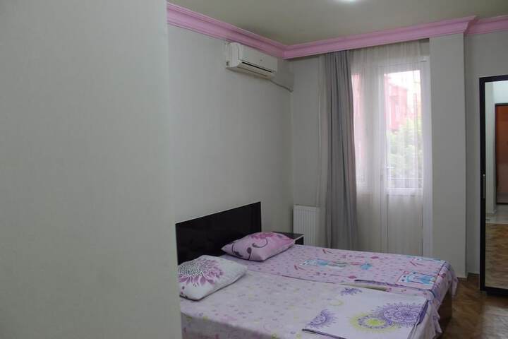 Room 4 of 8