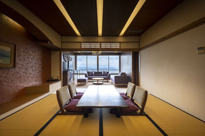 Room 14 of 80