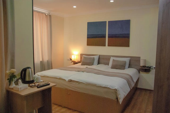 Room 3 of 75