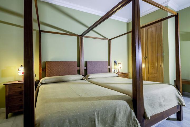Room 17 of 37