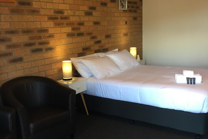 Room 17 of 37