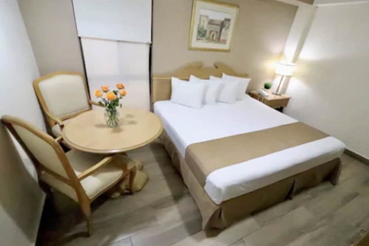 Room 7 of 30