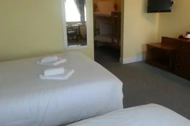 Room 3 of 9