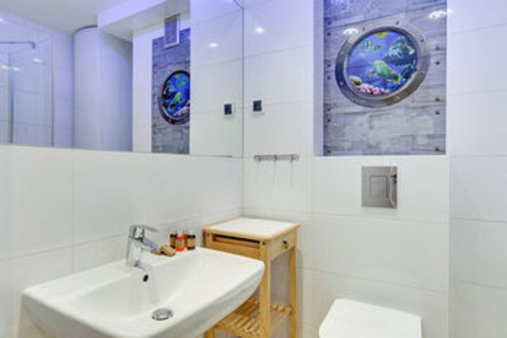 Room 10 of 65