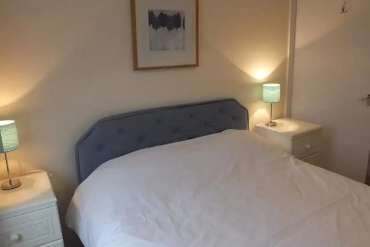 Room 5 of 11