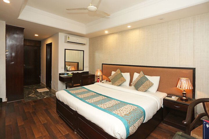 OYO 11451 The Avenue residency