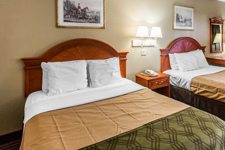 2 Queen Beds (5 of 7)
