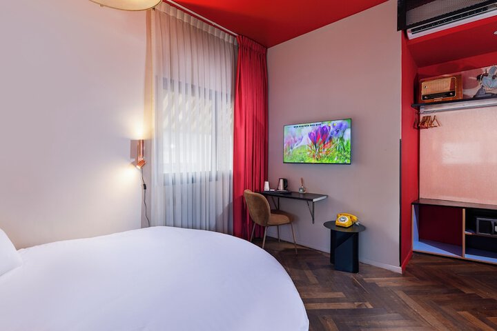 Room 15 of 64