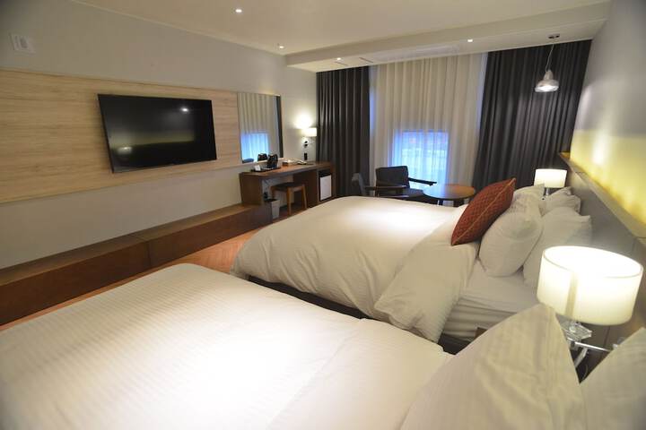 Room 4 of 24