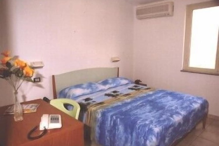 Room 10 of 23