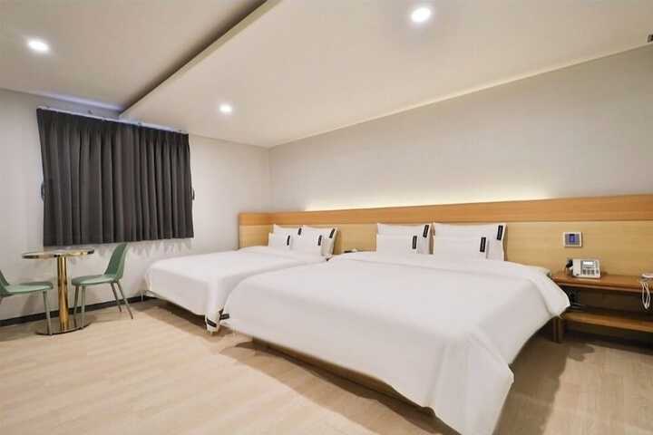 Room 34 of 72
