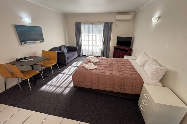 Room 27 of 53