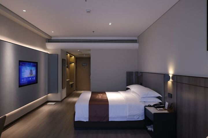 Room 34 of 62