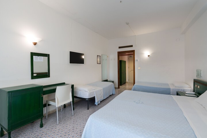 Room 14 of 60