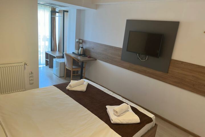 Room 53 of 83