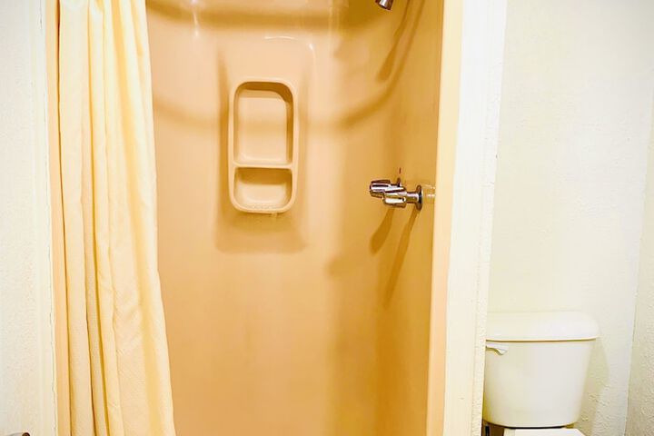 Room 15 of 18