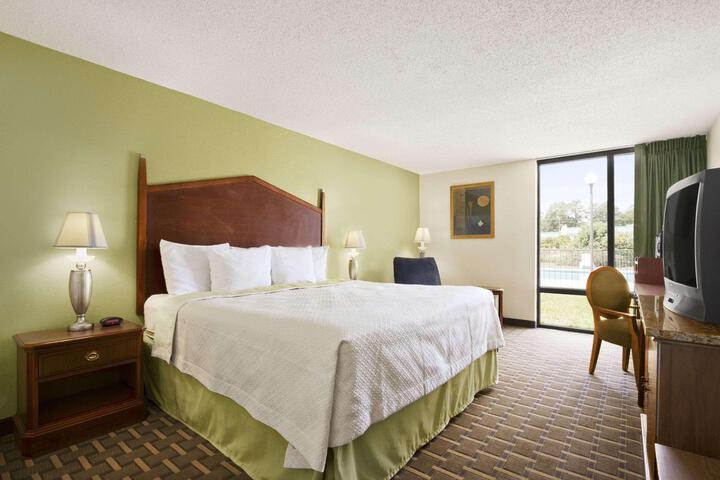 1 King Bed (11 of 21)