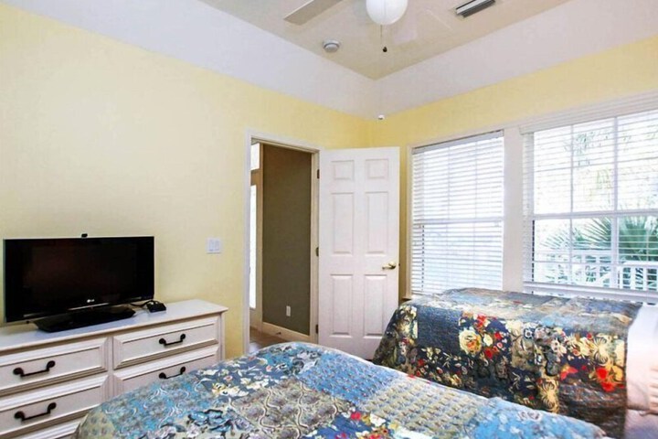 Room 9 of 32