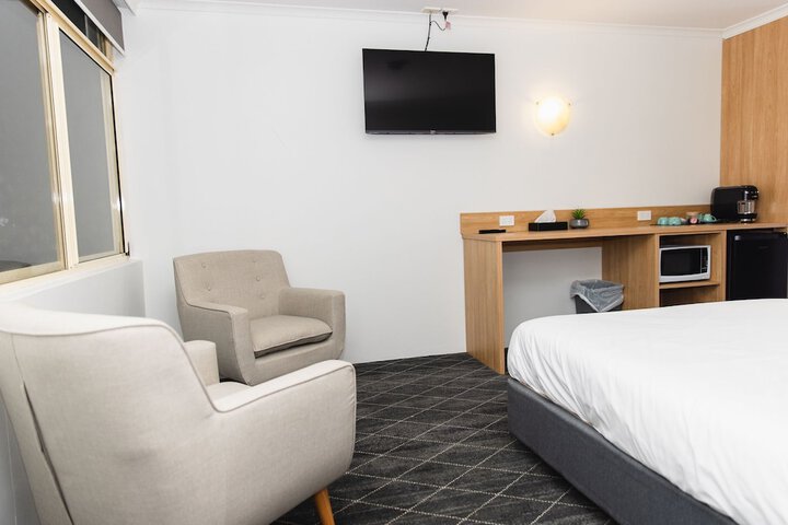 Room 11 of 28