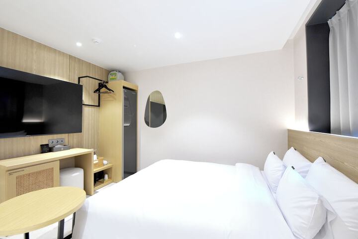 Room 31 of 64