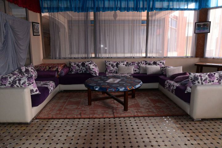 Lounge 44 of 49