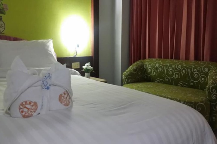 Room 7 of 18