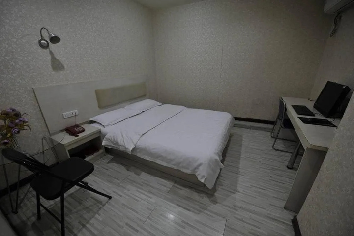 Room 6 of 6