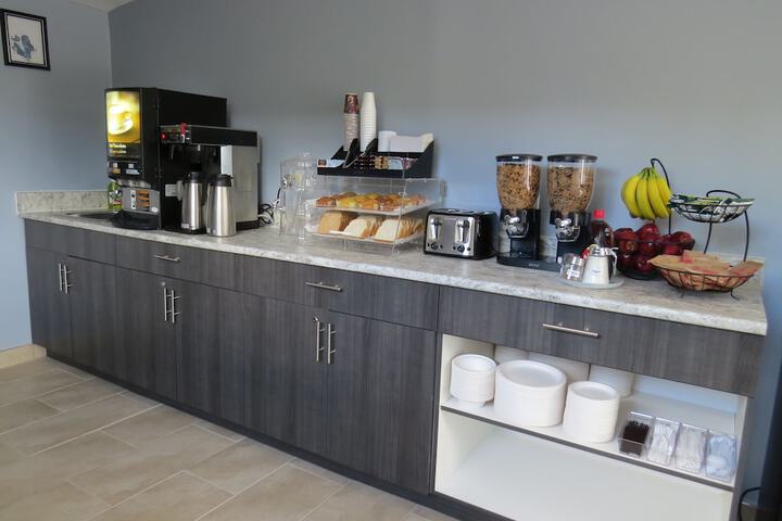 Breakfast/Coffee Service 30 of 47