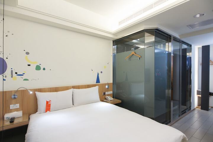 Room 9 of 40
