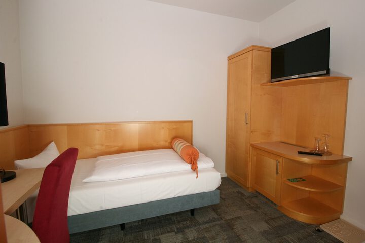 Room 14 of 60