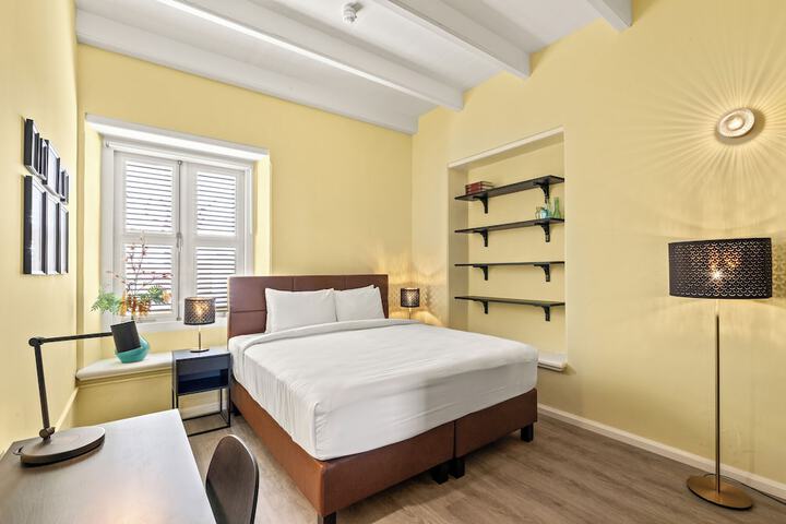 Room 2 of 79