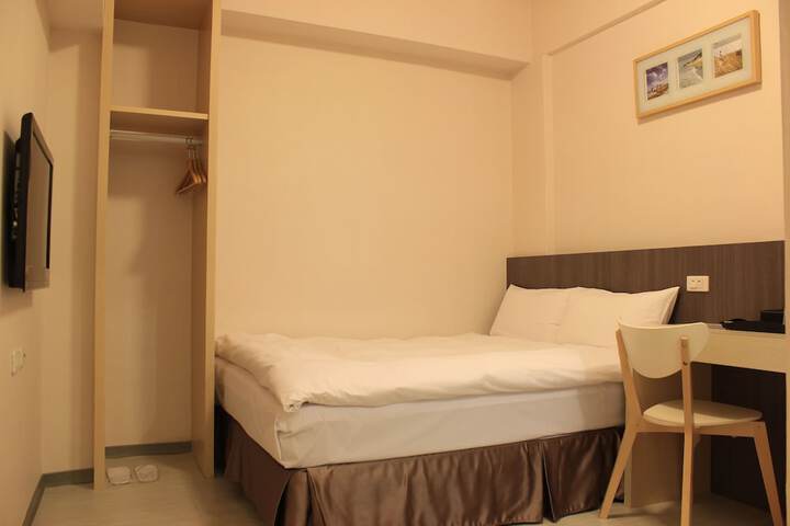 Room 9 of 48
