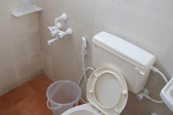 Room 12 of 15