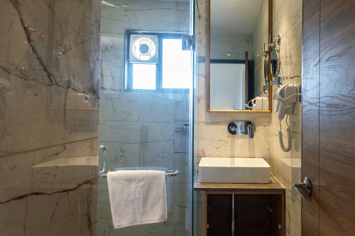 Room 15 of 24