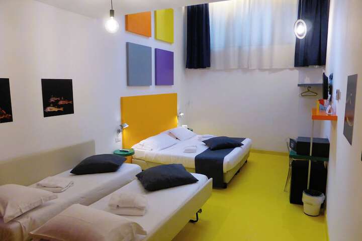 Room 41 of 144