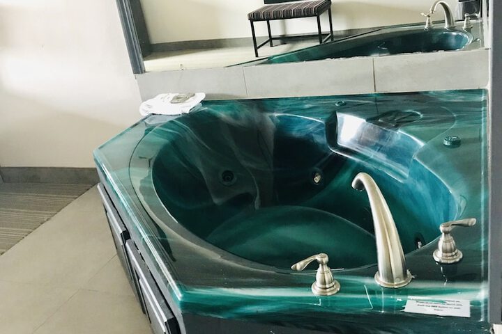 Jetted tub