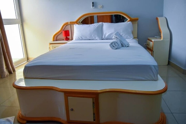Room 9 of 20