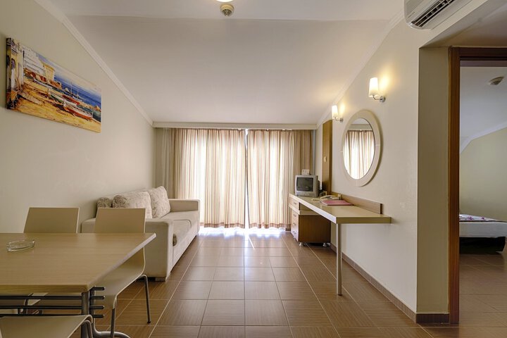 Room 15 of 48