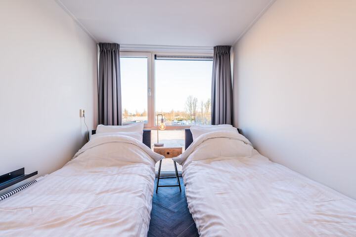 Room 8 of 24